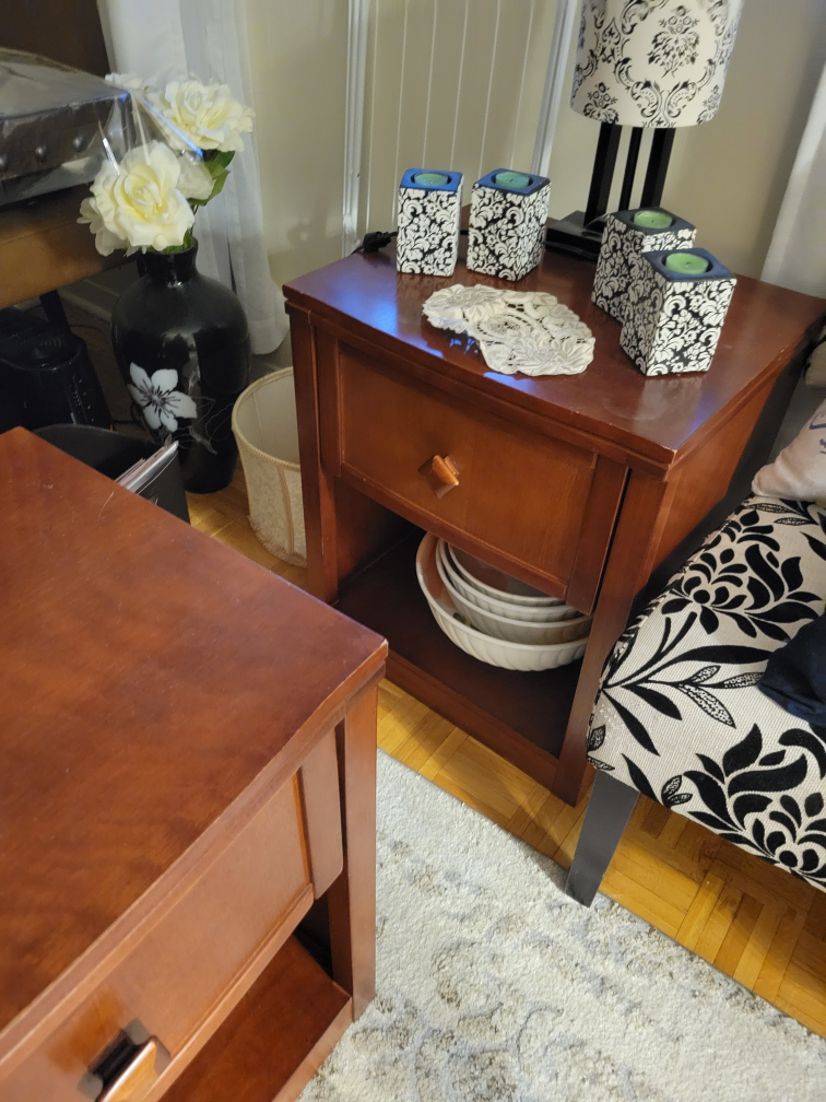 2 Night stands / End tables $50 for both - photo 3