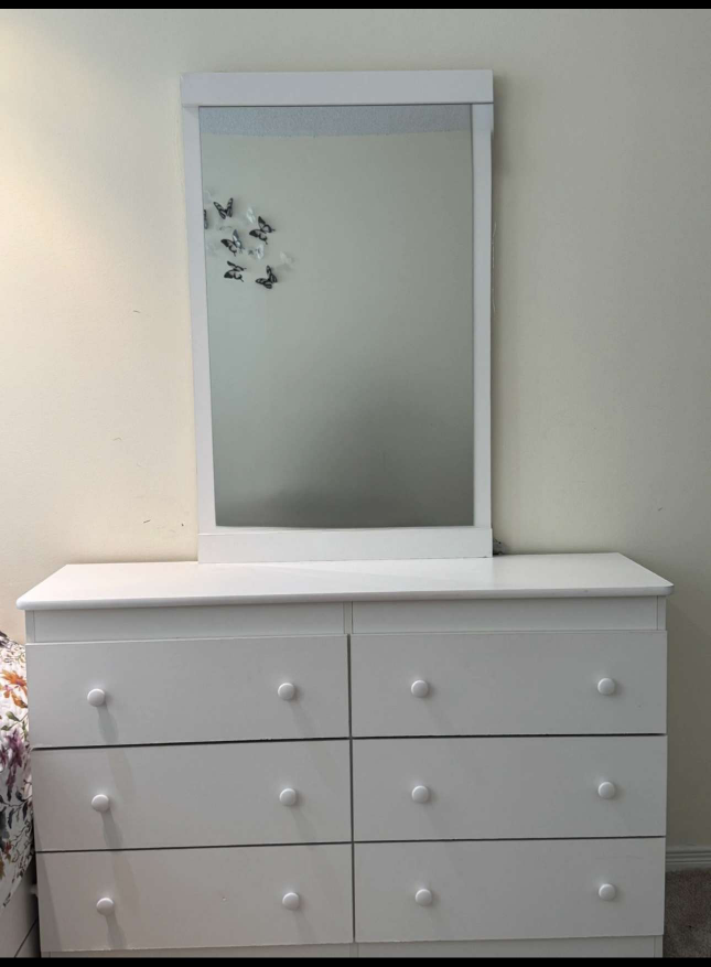 White dresser with mirror - photo 2