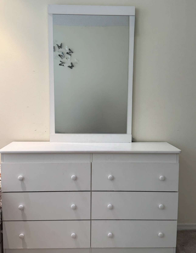 White dresser with mirror - photo 3