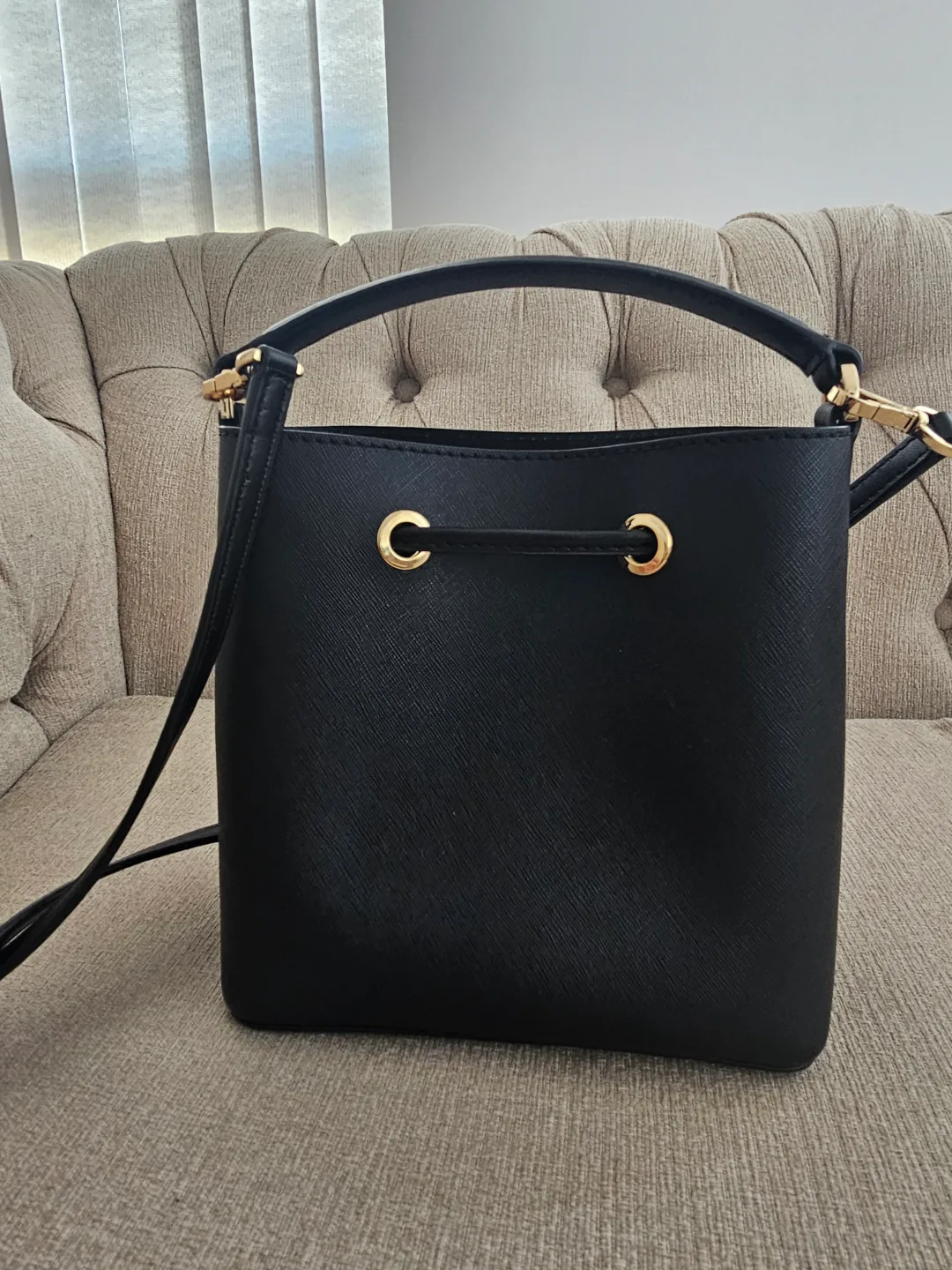 Authentic Michael Kors Black Leather Bucket Bag image indicator(3)