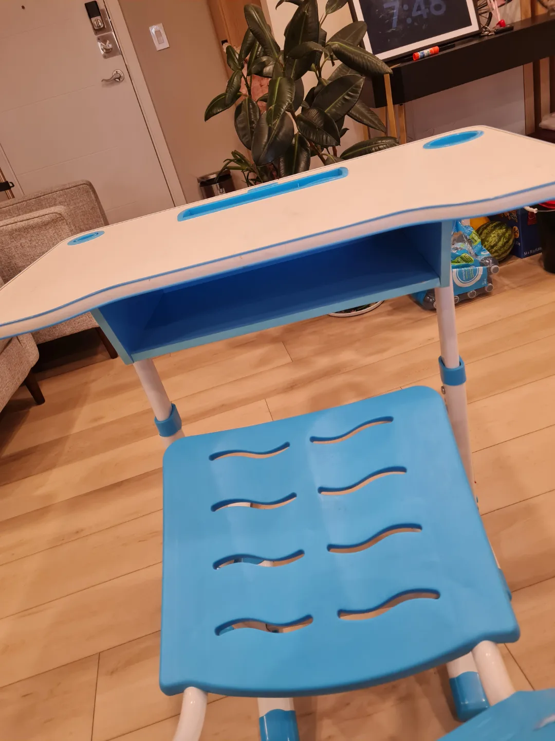 #freecycle Adjustable Study Desk and Chair Set - image indicator(3)