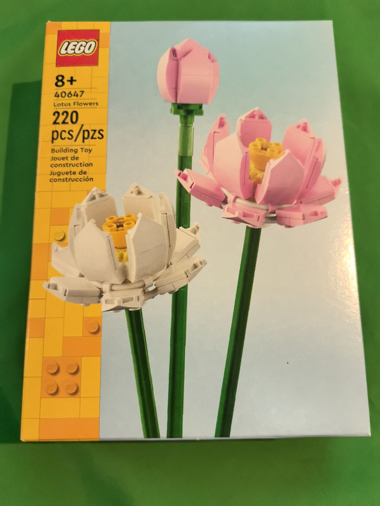 LEGO Lotus Flowers Building Kit - 40647 - 220 Pieces
