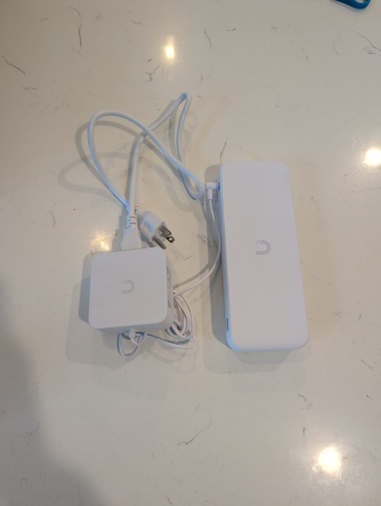 Ubiquiti UniFi Ultra 60W 8-port PoE Switch - photo 2