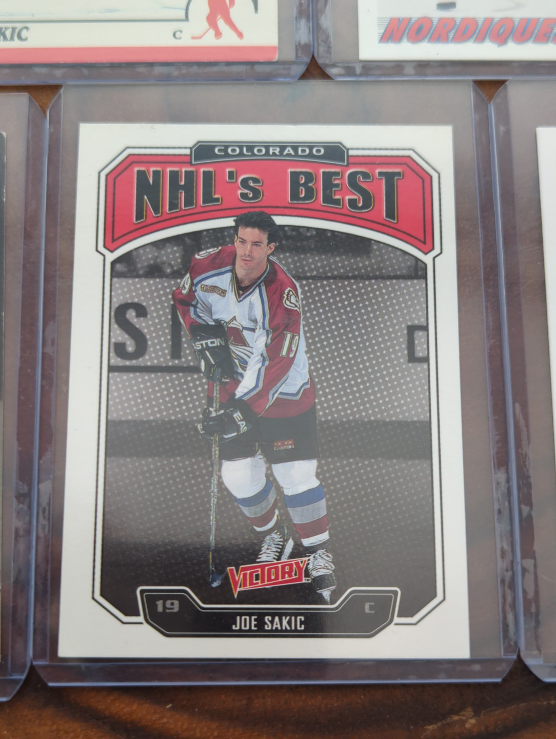 Five Burnaby Joe Sakic Cards (lot 2) - photo 3