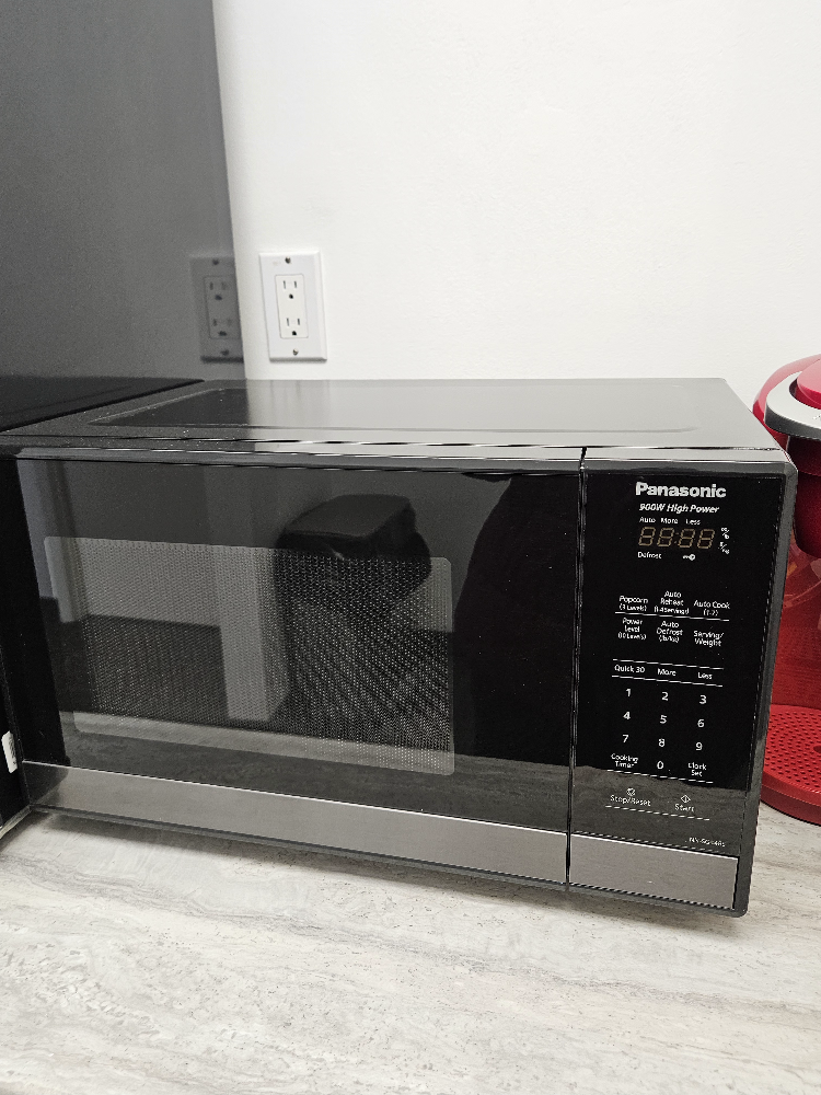Panasonic 900W Countertop Microwave - Black