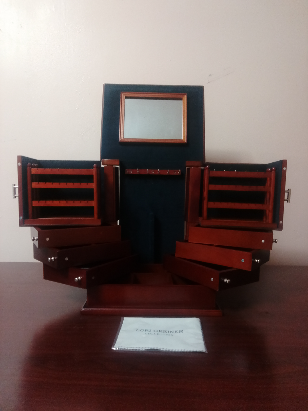 Deluxe jewelry organizer