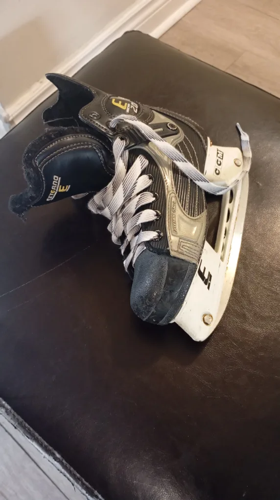 CCM Youth Ice Hockey Skates image indicator(2)