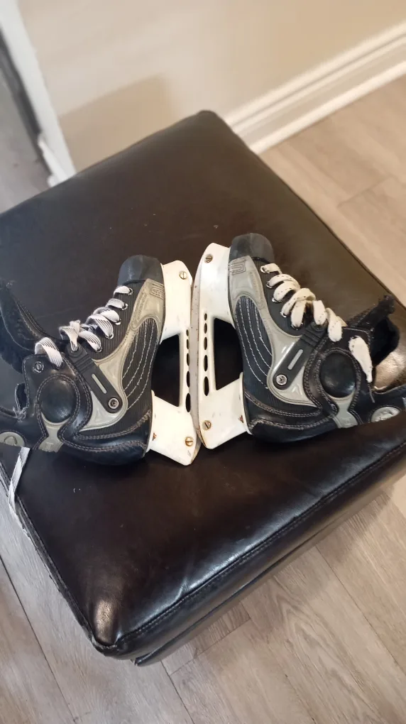 CCM Youth Ice Hockey Skates image indicator(3)