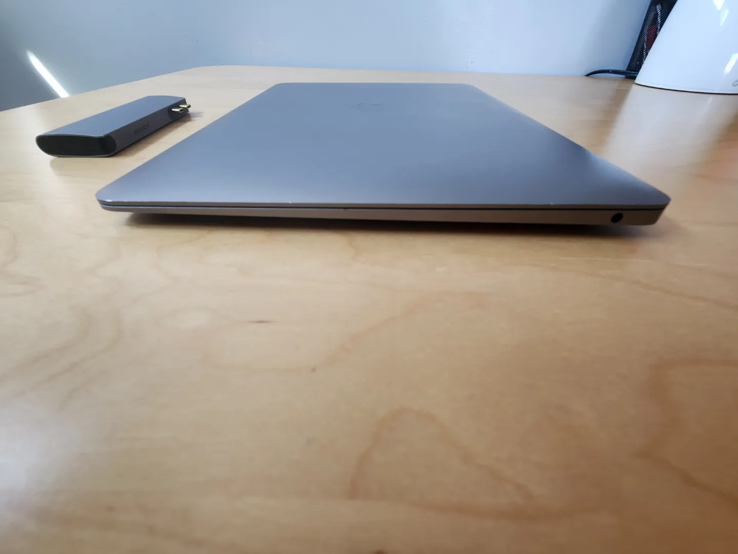 (Excellent) MacBook Air M1 13-inch 2020 + USB-C Hub image indicator(5)