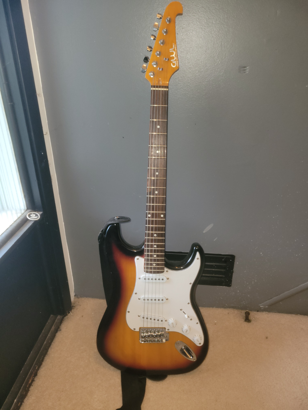 Used Guitar - Sunburst Finish
