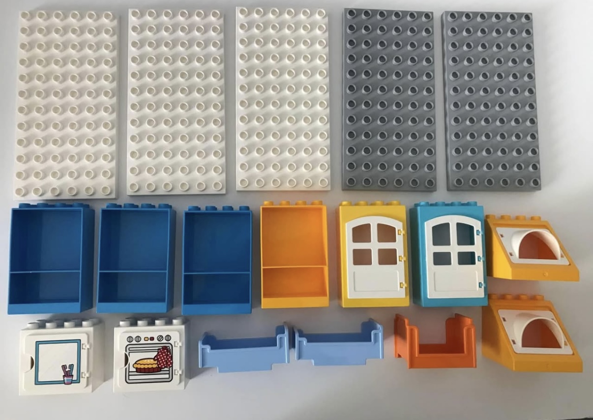 Lego Duplo My Town FAMILY HOUSE 10835 w/ Mom, Dad & Child 2017 - photo 3