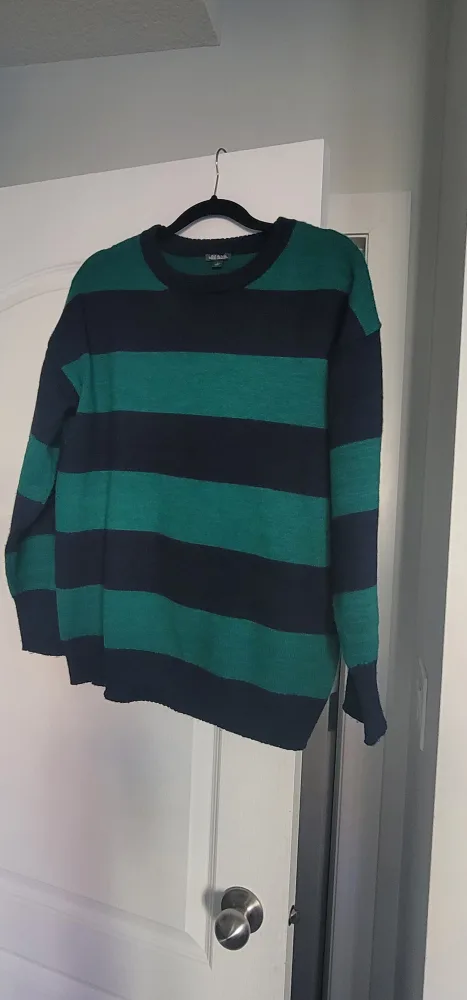 Women's Clothing Bundle: Vest, Sweaters & Shirt image indicator(3)