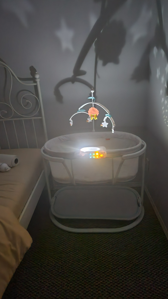 Fisher-Price Soothing Motions Bassinet - photo 5