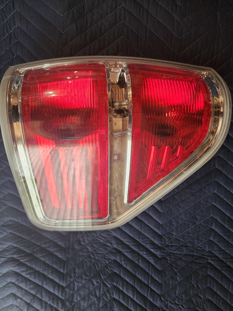 Pair of Ford F-150 Tail Lights - photo 3