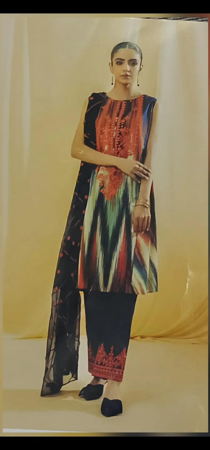 Gorgeous 3-Piece Embroidered Summer Suit thumbnail