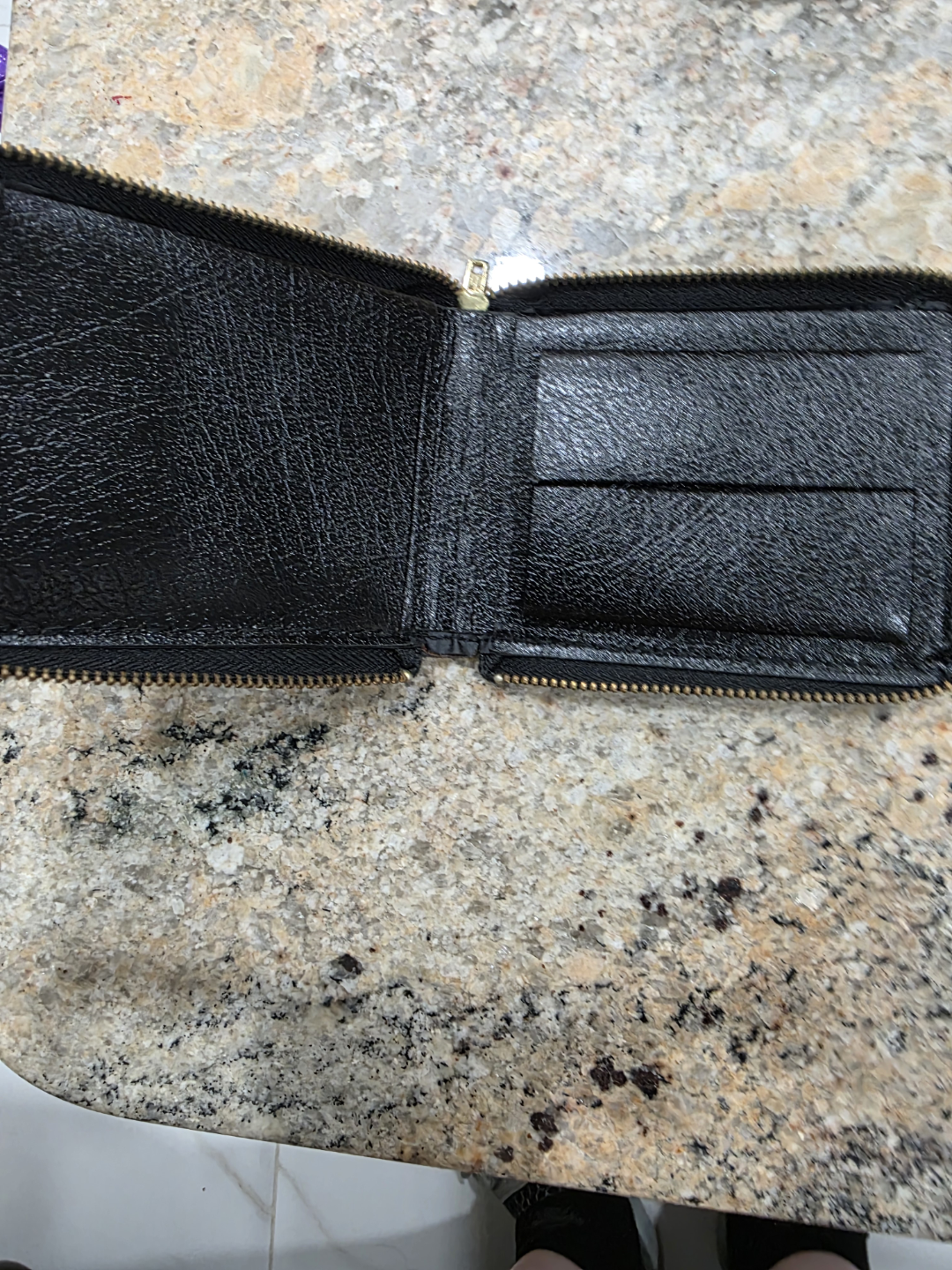 Black Leather Zip Around Wallet  💚 - photo 2