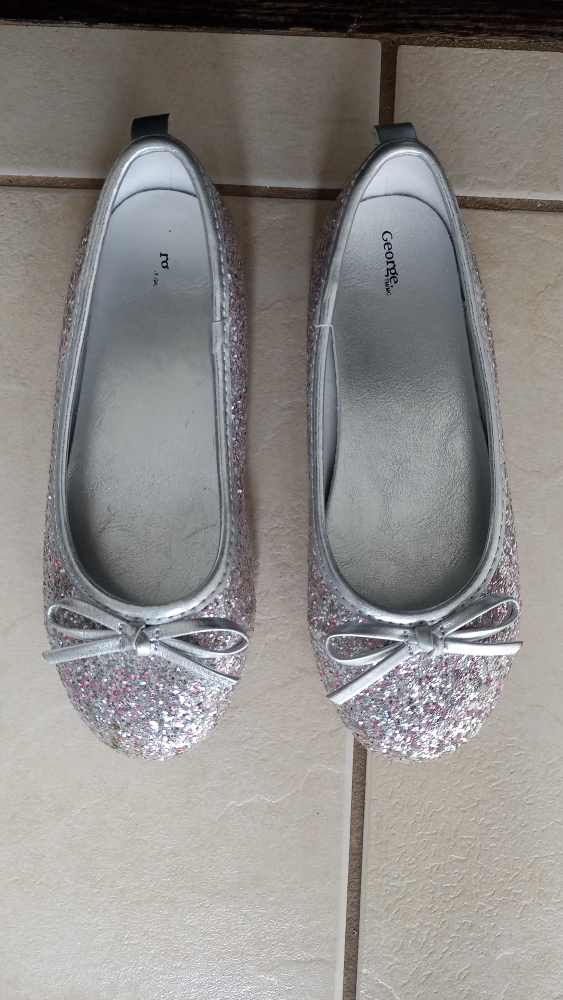 Girls' Silver Glitter Ballerina Flats Size 1 - photo 2