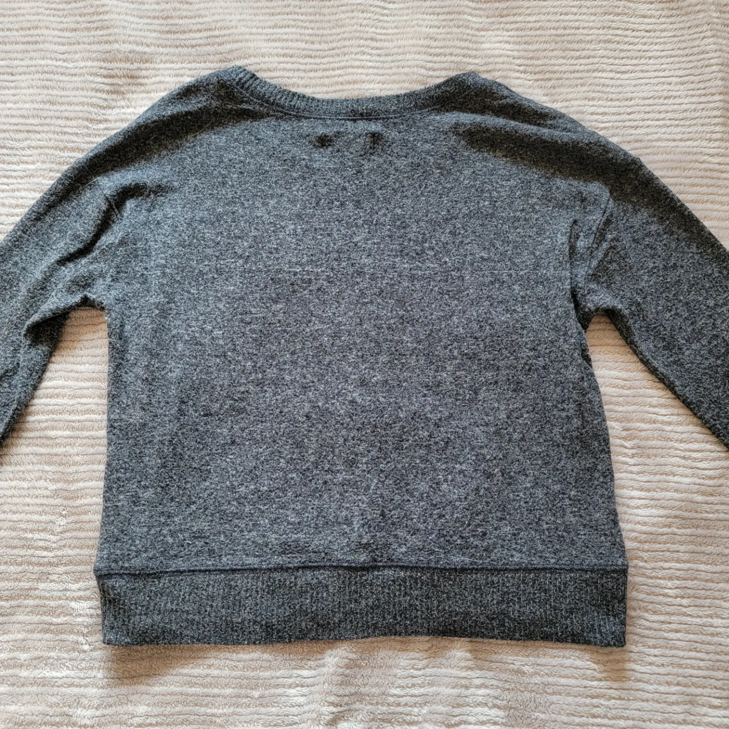 💚 Hollister dark grey crewneck sweater image indicator(6)