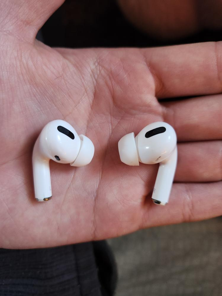 Apple AirPods Pro (1st generation) with Charging Case - photo 2