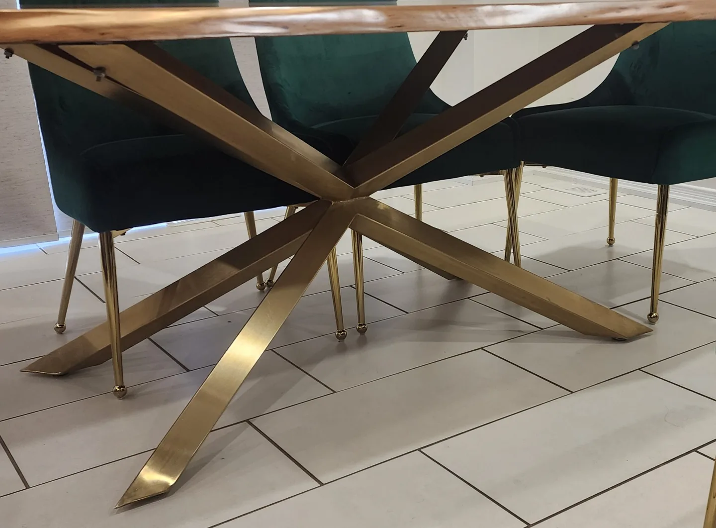 Live Edge Dining Table with Six Velvet Chairs image indicator(4)