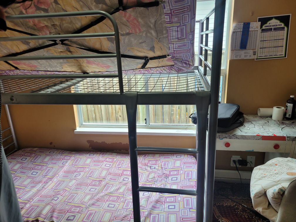 Twin-over-twin bunk bed - photo 3