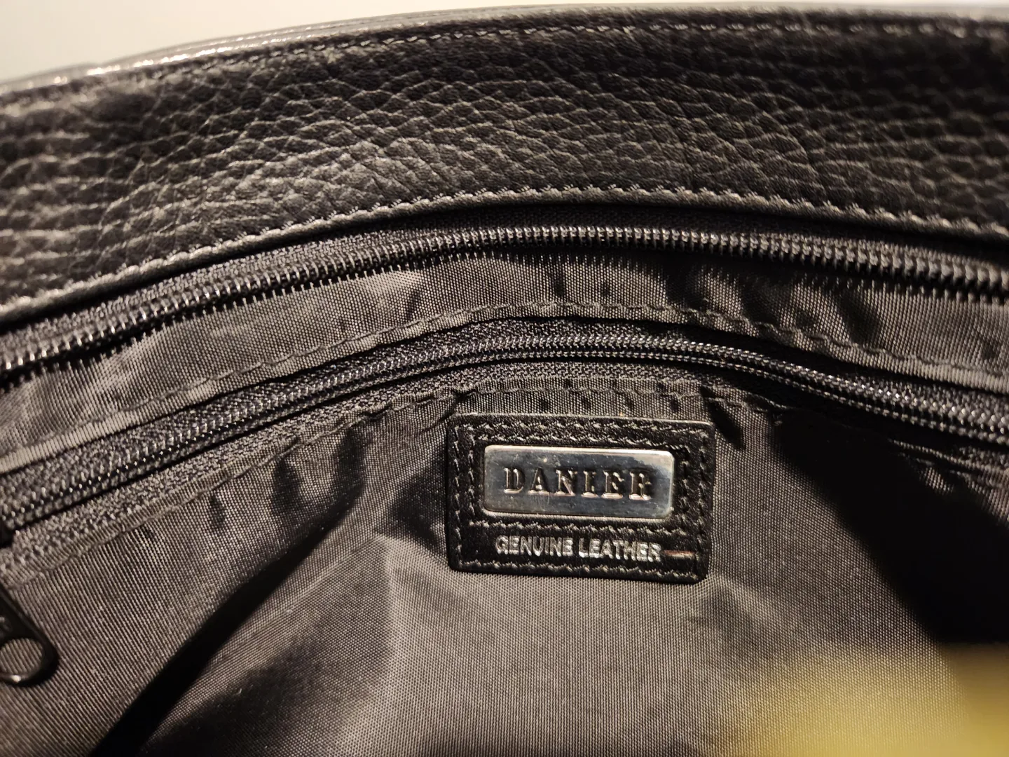 Danier Genuine Leather Bag image indicator(2)