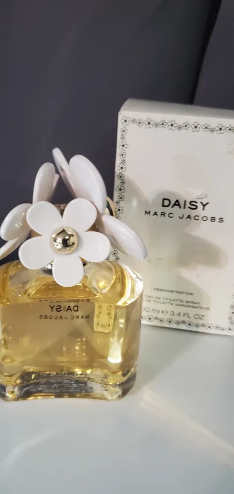 Marc Jacobs Daisy Eau de Toilette Spray image indicator(2)