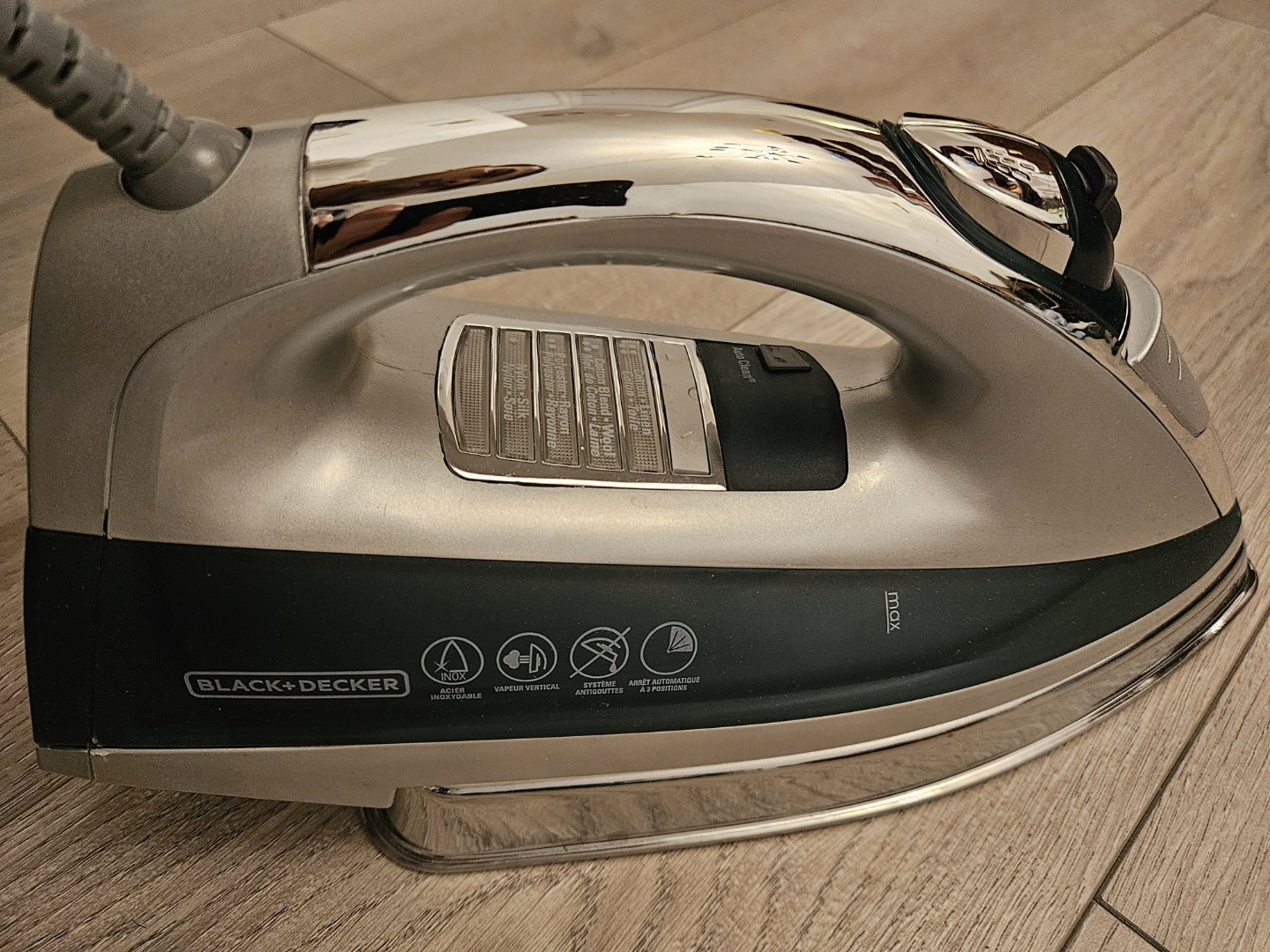 Moving Sale‼️Black+Decker Professional Auto Clean Iron - photo 3