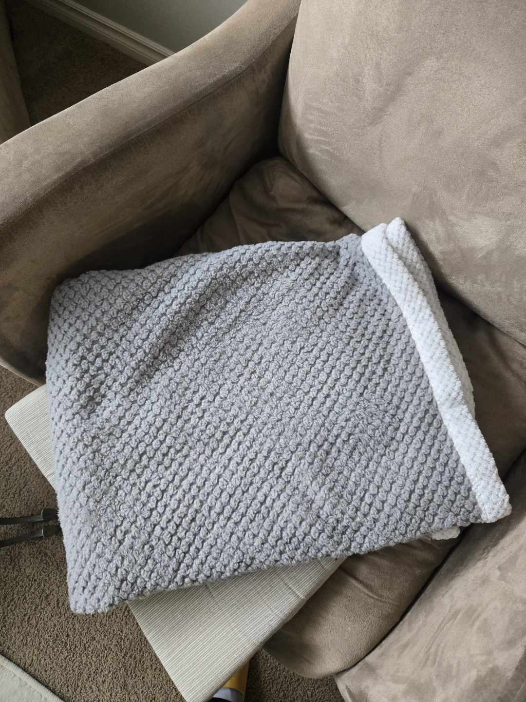 Grey and White Plush Throw Blanket - photo 2