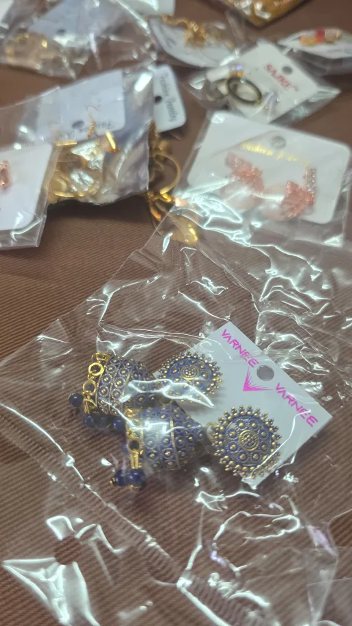 Brand new Bulk Lot of Earrings and Bracelets image indicator(9)