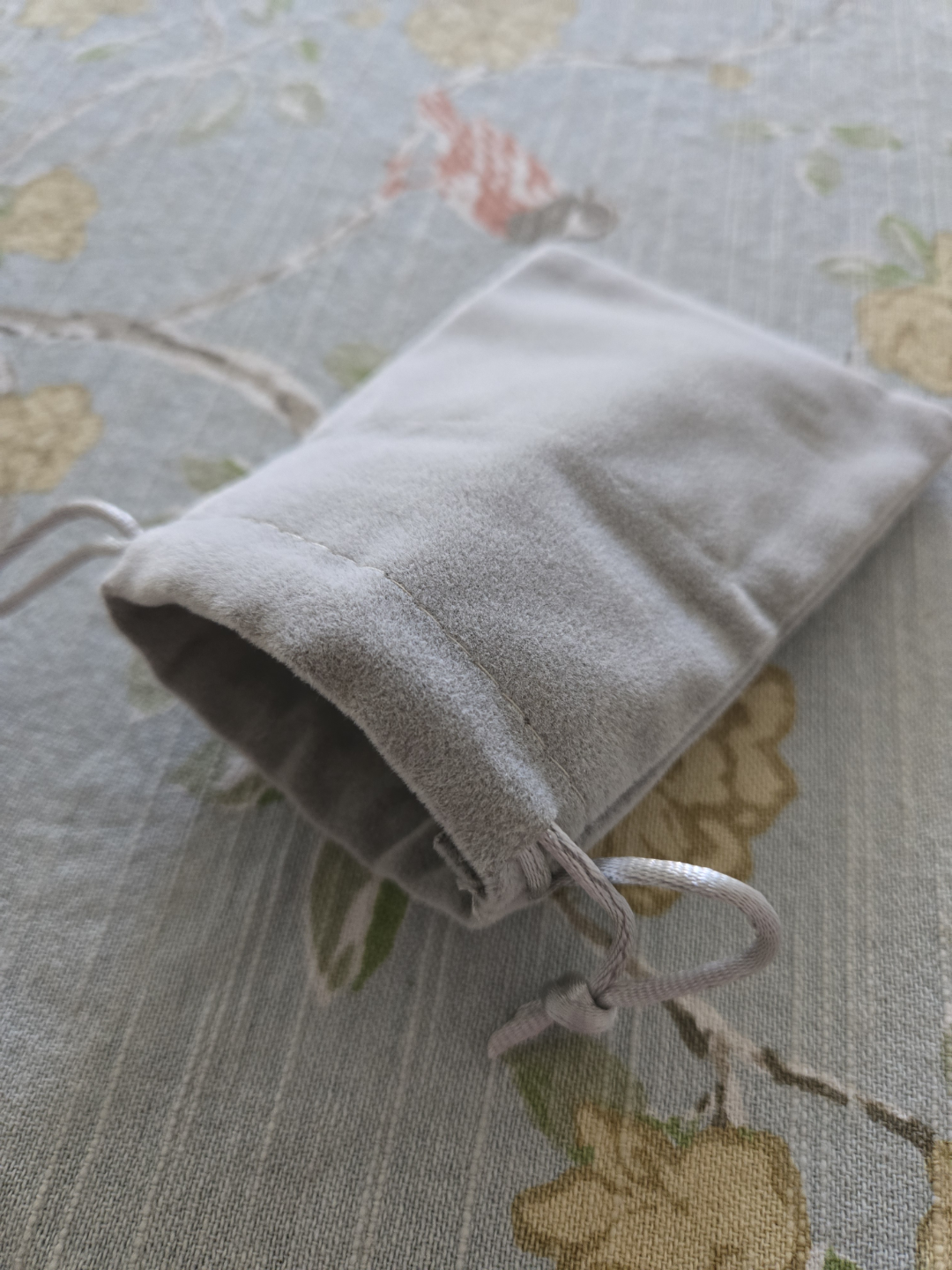 Small velvety pouch 💚