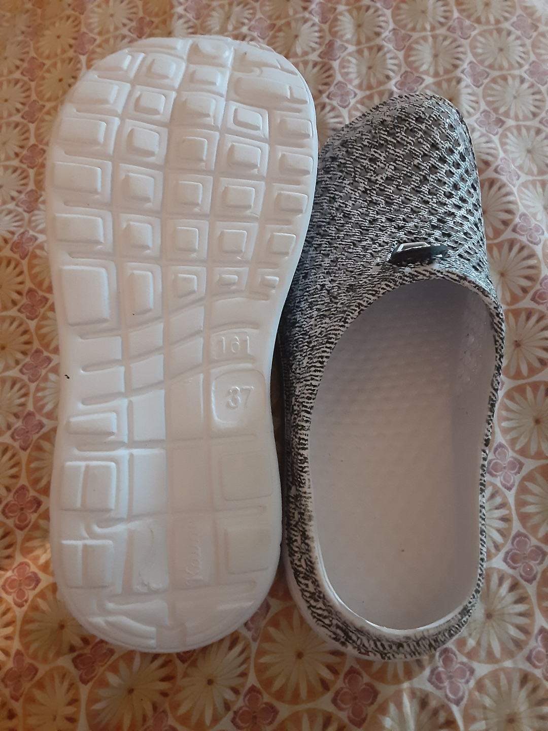 Kaba Women's Grey and White Clogs Size 37 - photo 2