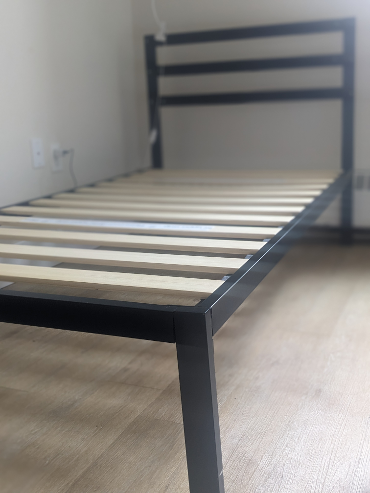 Zinus Mia Twin Metal Platform Bed Frame