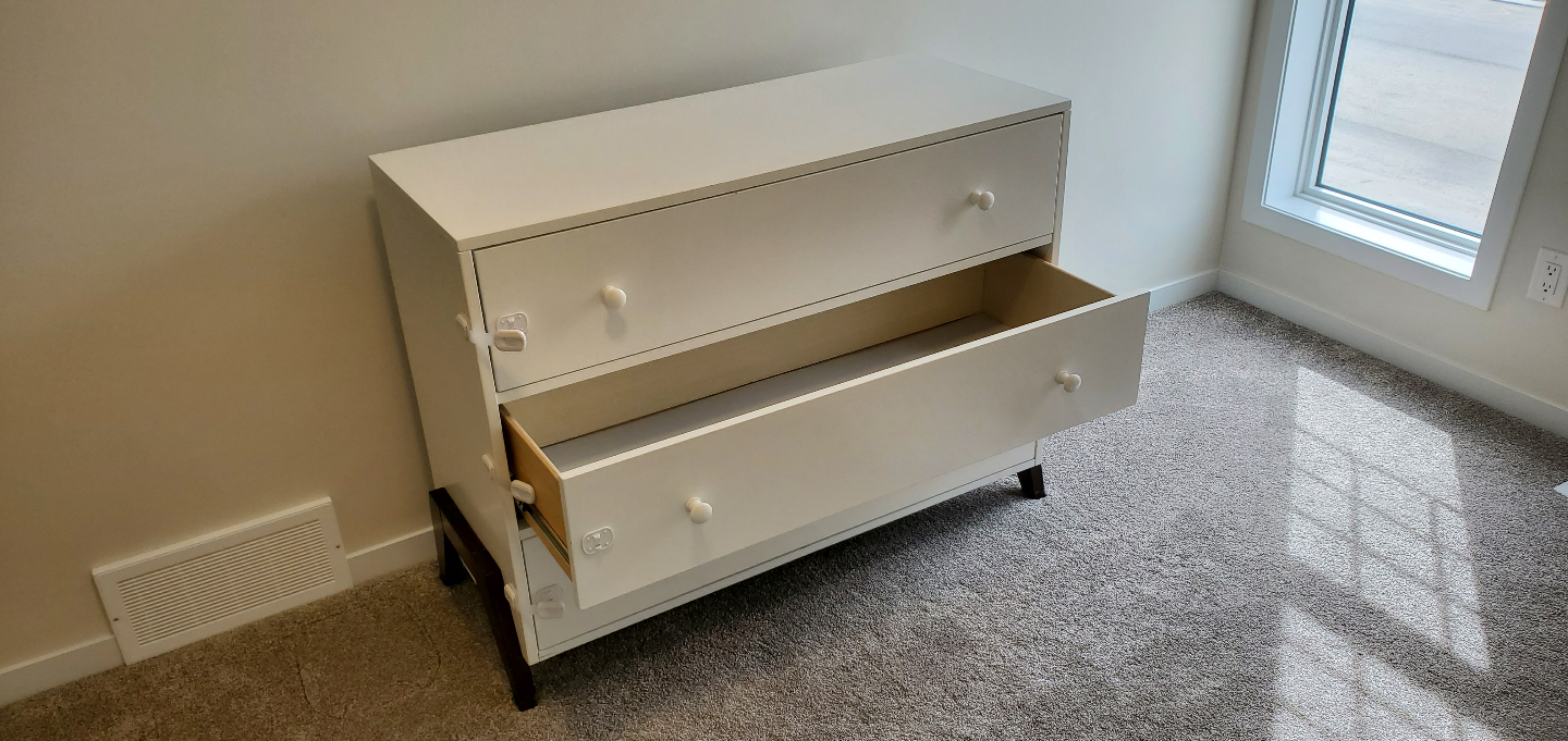 White Three-Drawer Dresser with Dark Brown Legs - photo 4
