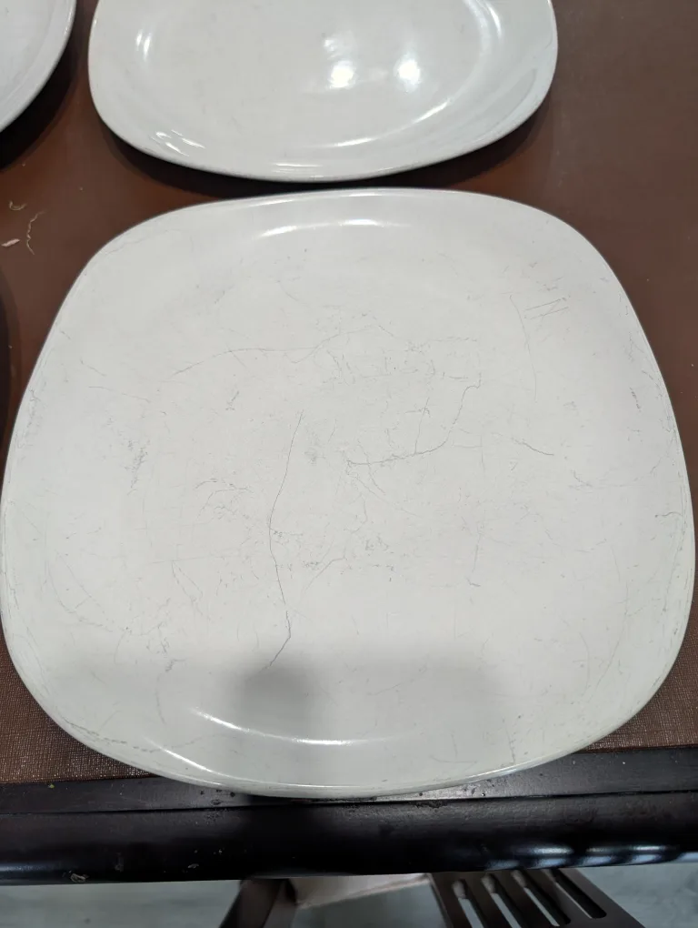 4 vintage Melamine dinner plates #freecycle image indicator(3)