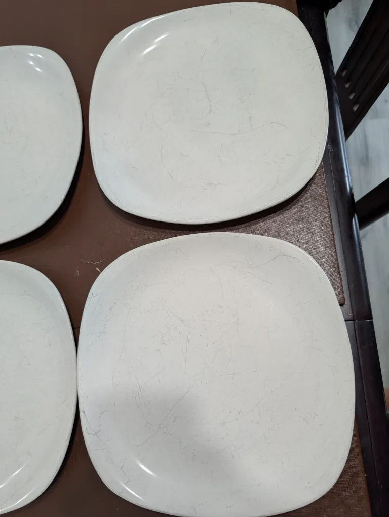 4 vintage Melamine dinner plates #freecycle image indicator(4)