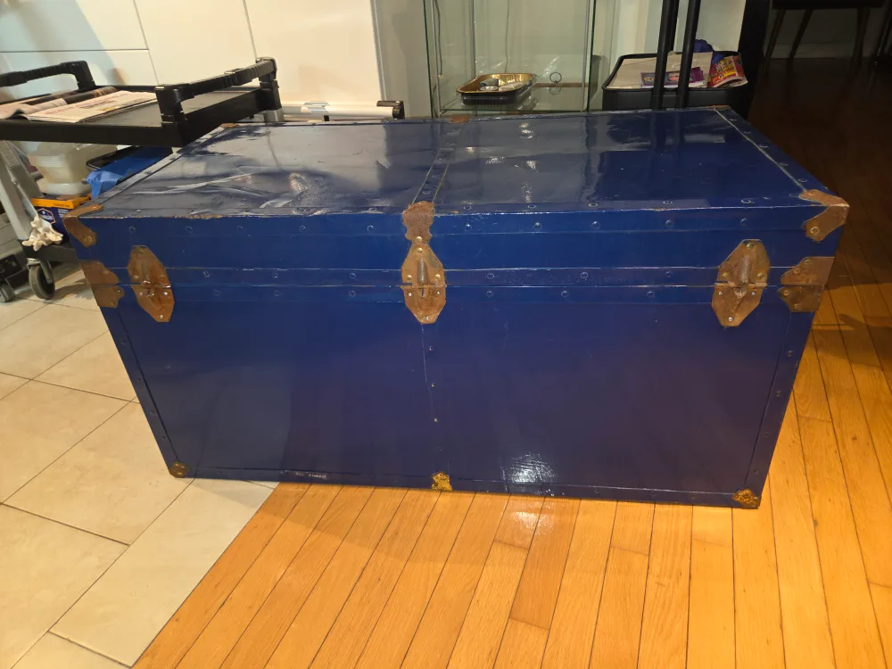 Vintage Everlite Trunk - Made in Canada image indicator(4)