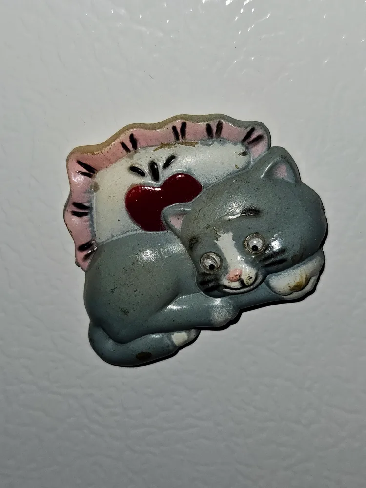 Set of four vintage kitty fridge magnets image indicator(4)