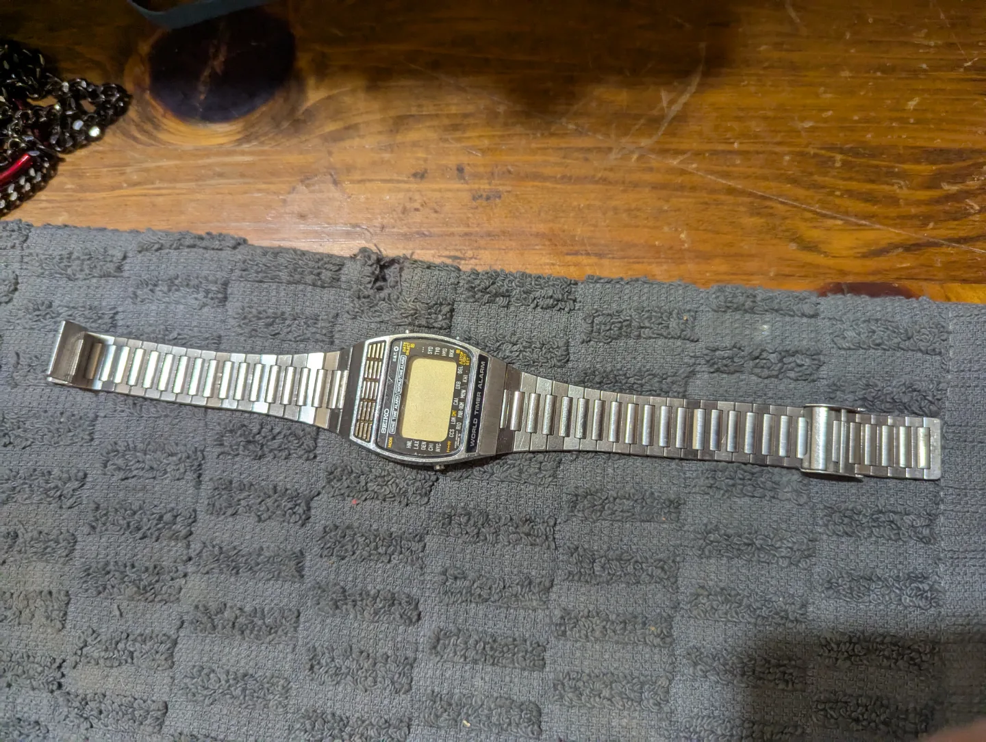 Vintage Casio Digital Watch with Metal Band thumbnail