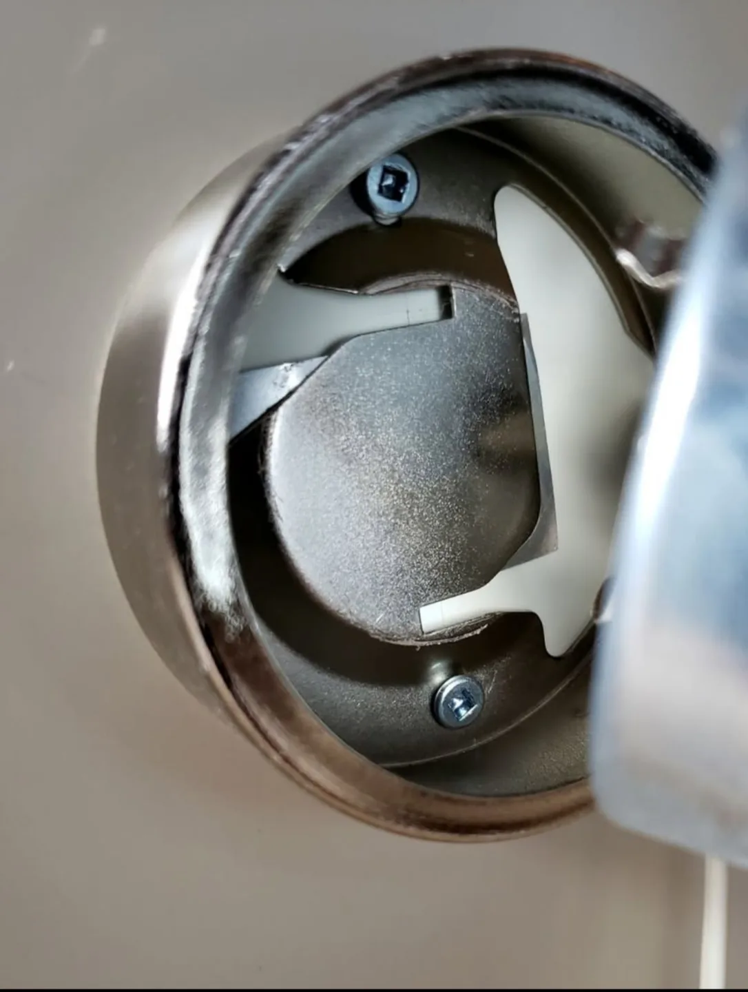 Three-pack Under-Cabinet LED Puck Lights image indicator(2)