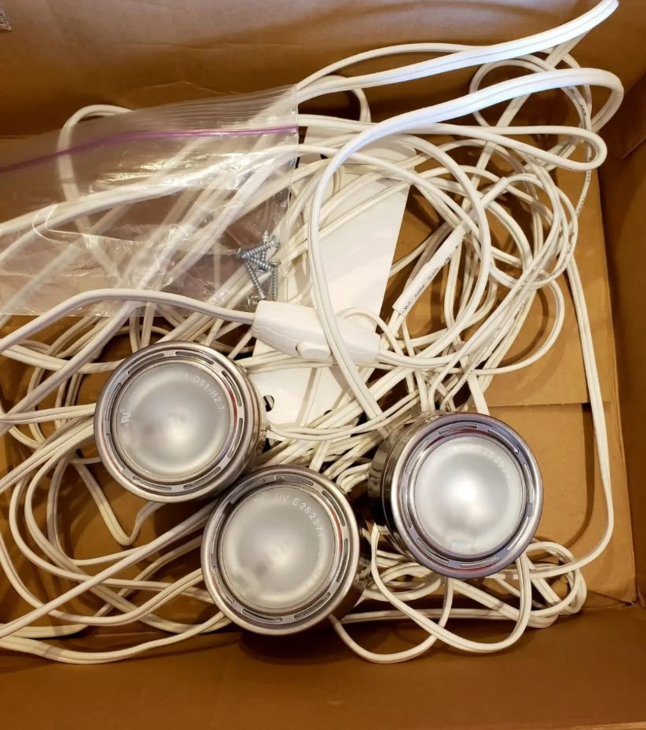 Three-pack Under-Cabinet LED Puck Lights image indicator(3)