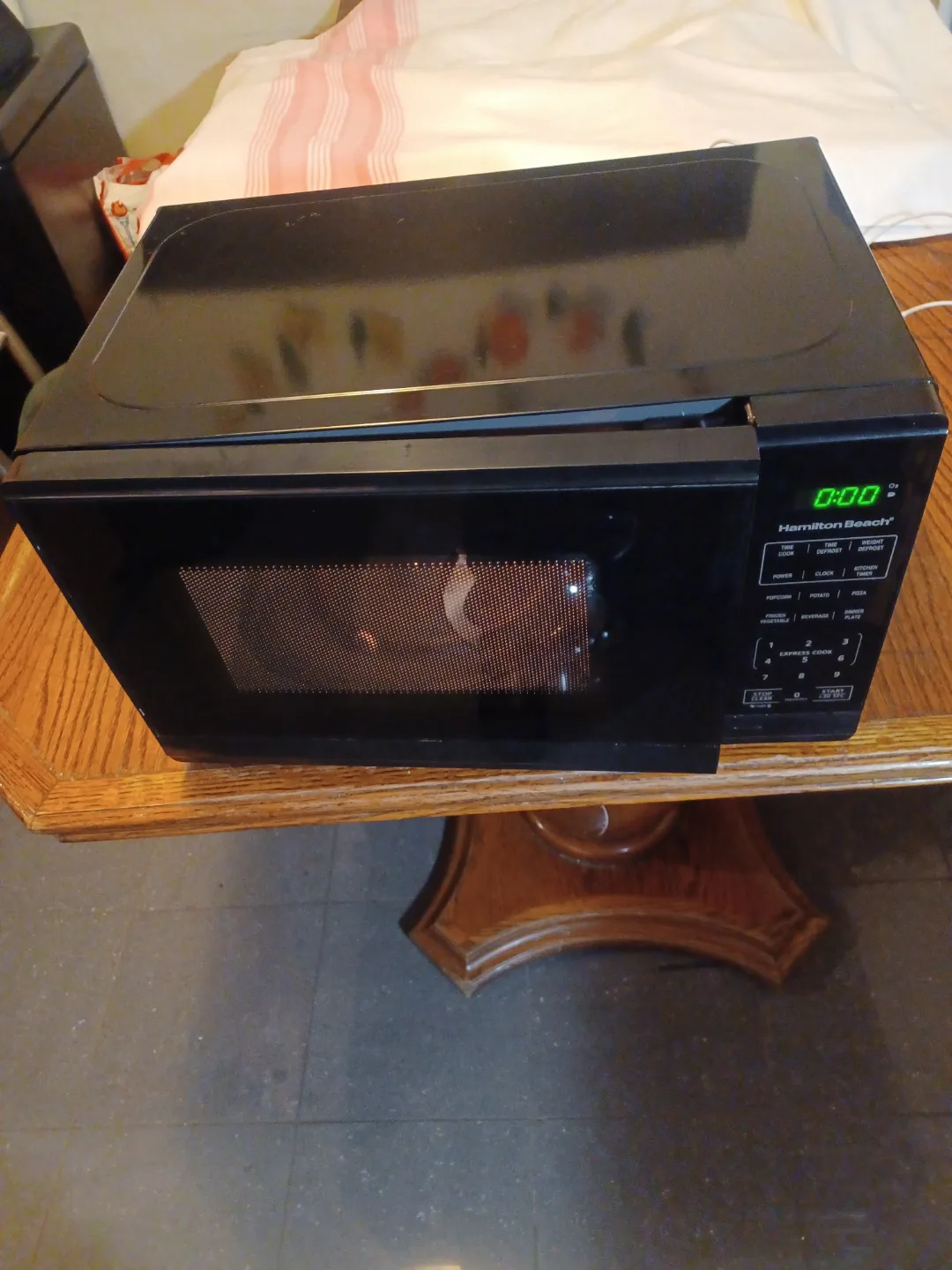 Hamilton Beach 0.7 Cu. Ft. Black Microwave image indicator(5)