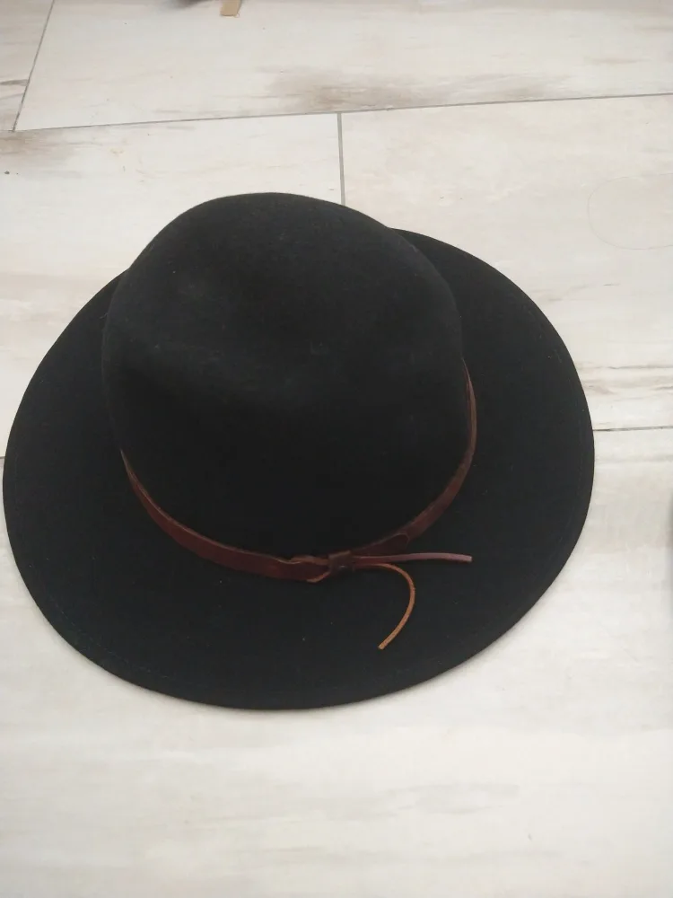 Assortment of  Hats - Bundle of 9 image indicator(3)