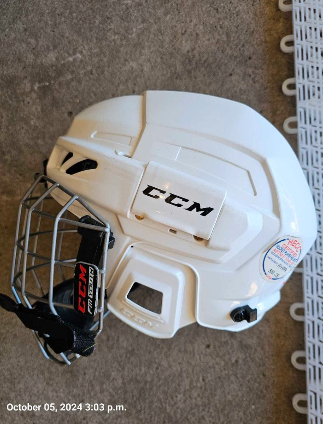 💚CCM Hockey Helmet with Cage - Size SM