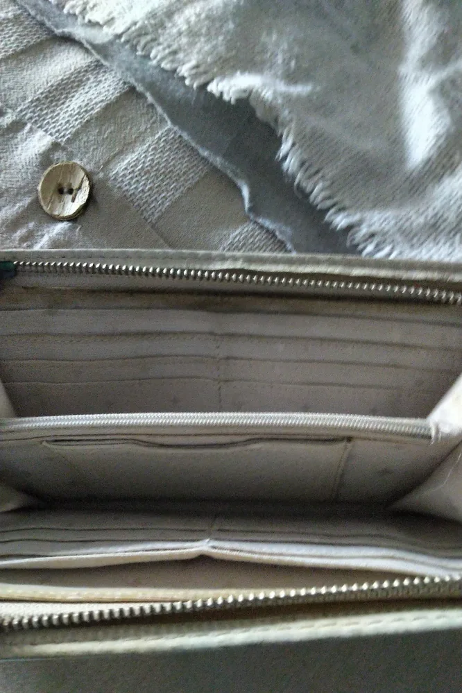 Fossil /Aldo Leather Wallet - Off-White&Black image indicator(10)