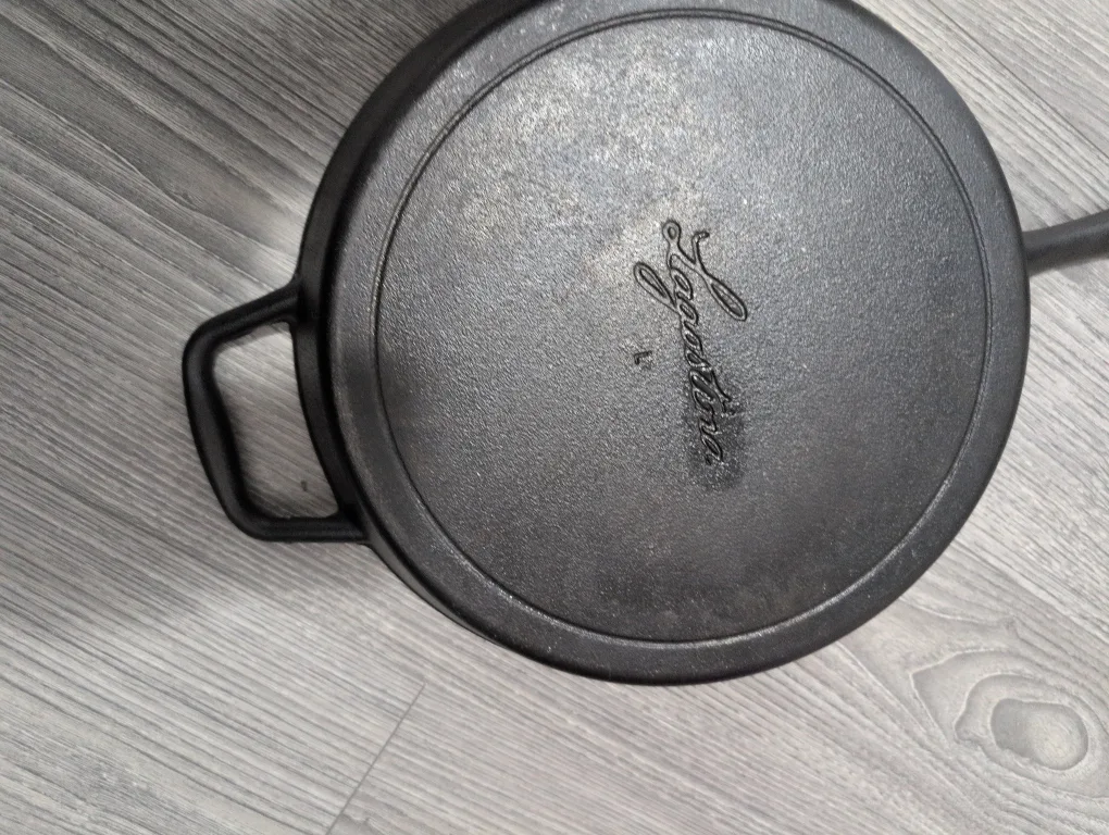 Lagostina Cast Iron Skillet - 12 inch Oval image indicator(3)