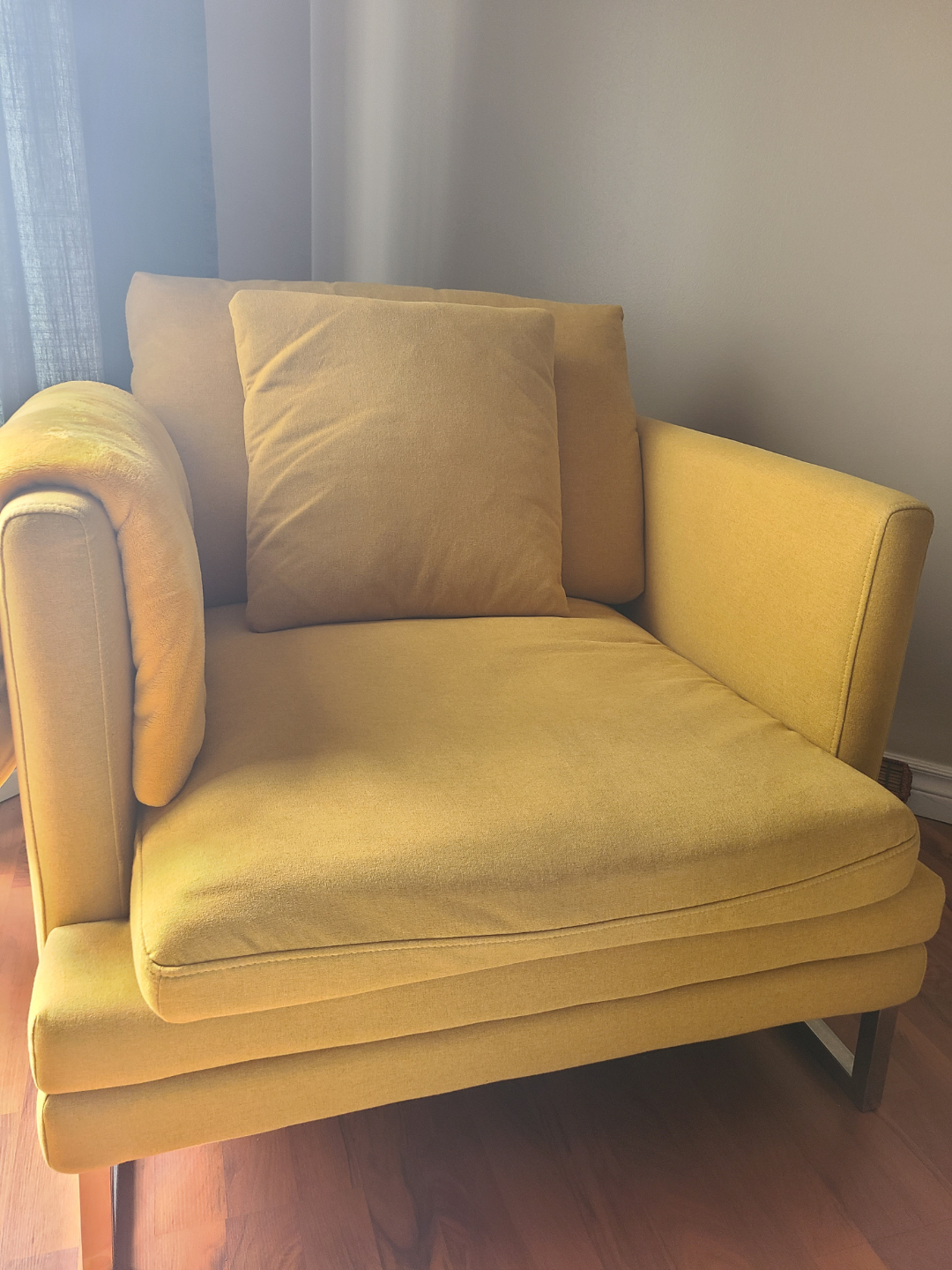 Mobilia -  Yellow Armchair