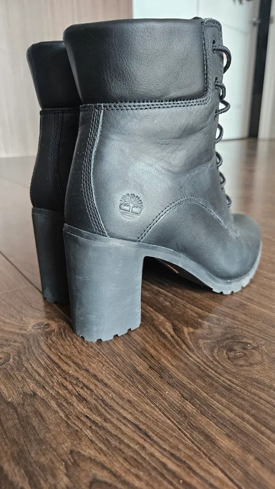 Timberland Women's Black Leather Boots - Size 8 image indicator(8)