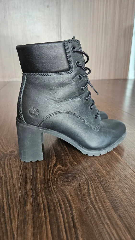 Timberland Women's Black Leather Boots - Size 8