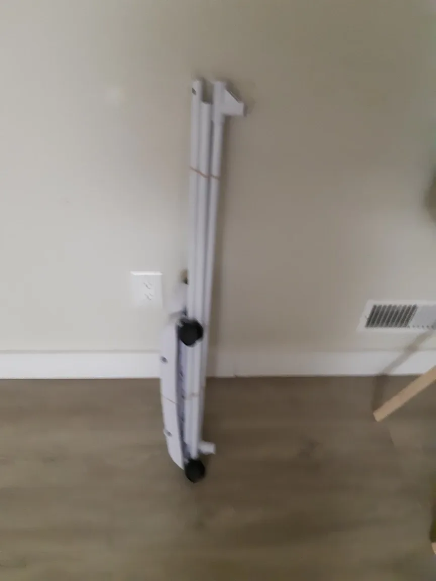 White Collapsible Clothing Rack image indicator(3)